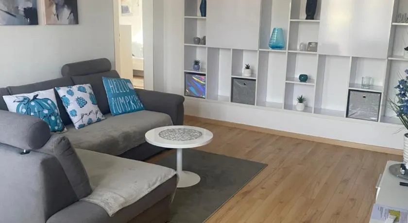 Parkside apartment - Image 1