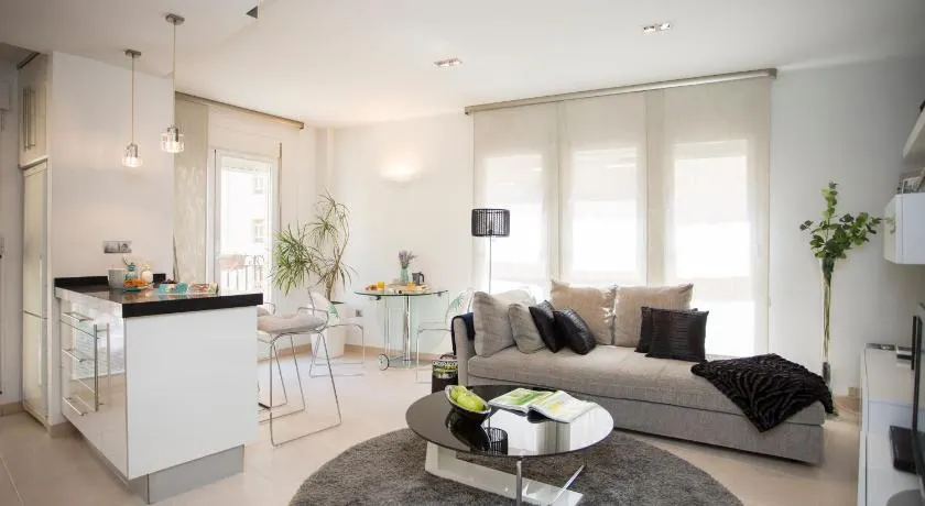 Ce charmant appartement offre un maximum d'espace pour les personnes, parfait pour des vacances en couple. Il est situé dans une rue calme et très bien desservie. Il se compose d'une chambre avec un lit double et d'une salle de bain avec baignoire, ain - Image 1