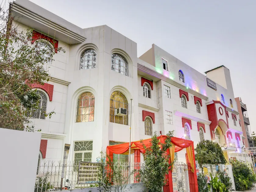 Hotel O Vishwakarma Palace - Image 1