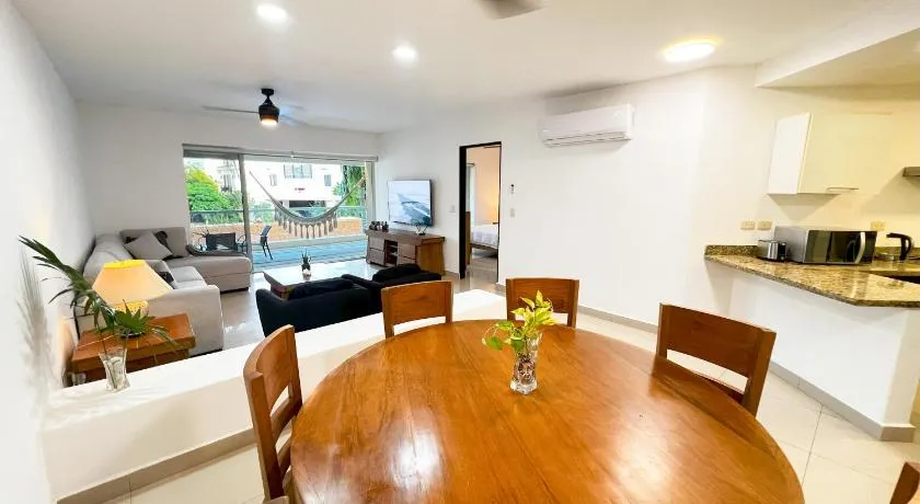 Spacious Apartment with Terrace, Pool and Beach Access - Image 1