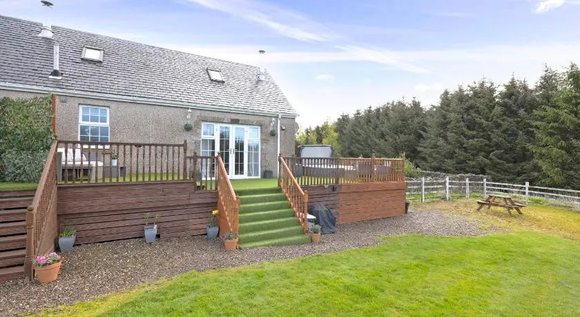 JOIVY Greenknowes Cottage with Hot Tub & Fireplace - Image 1