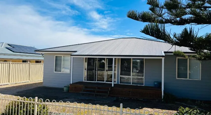 Elandra House - WiFi pet friendly outside - Image 1