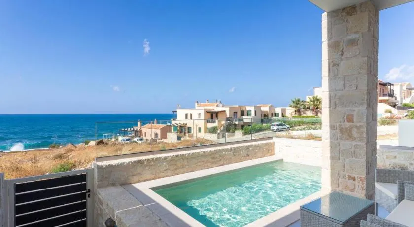 Lucia Beachfront Suite - Image 1
