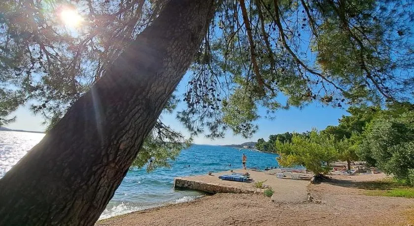 Apartments Ana Žaborić, 50 m od šljunčane plaže - Image 1