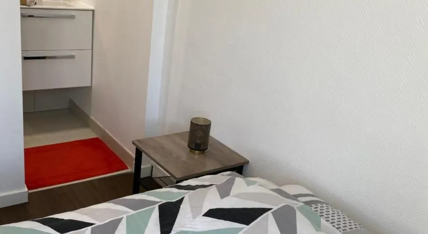 Superbe Chambre ParentaleDouche Privée et WC Privés, Wifi, Cuisine Intégrée - Image 1