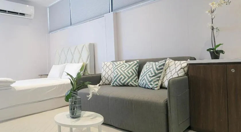 Comfy Studio 4 by Ong Realty - Image 1