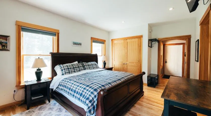 Waterfront Private Apartment, 5 minutes from LLBean! - Image 1