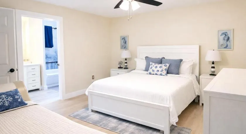 E&A SouthWest Miami Cozy 2BR Apartment with Private Parking - Image 1