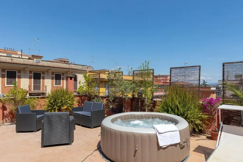 Penthouse with Jacuzzi - Image 1