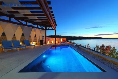 Villa Maritime - Exklusive Strandvilla mit beheiztem Pool, Grillhütte & Meerblick bei Zadar - Image 1