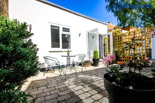 Self-Contained Holiday Accommodation in the Heart of Easingwold with Parking - Image 1