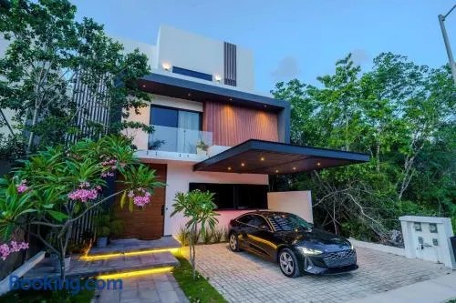 Luxury 5 Bedroom Villa - Private Heated Pool - Movie Theater - Gated Community - fits 11 - Image 1
