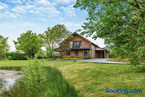 Rhosllyn Retreats - Lakeside Lodge - Image 1