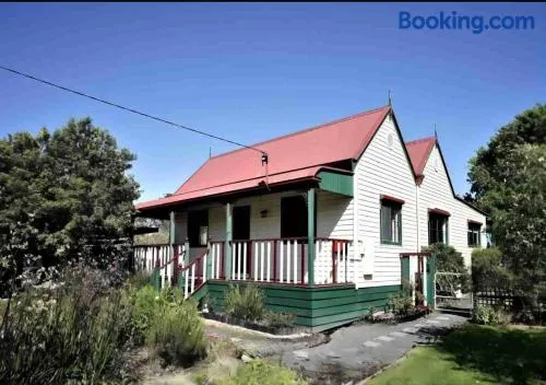 Relaxing & beautiful Miner's cottage near Wilson’s Prom - Image 1