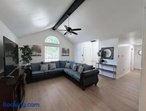 Beautiful 4 bedroom house in South Tyler - Image 1