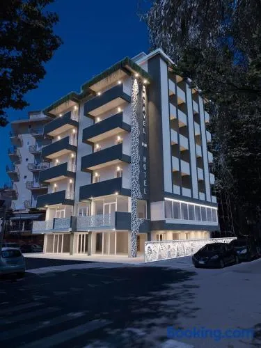 Hotel Caravel Park - Image 1