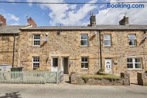 Traditional cottage with brand new Woodburner - Image 1