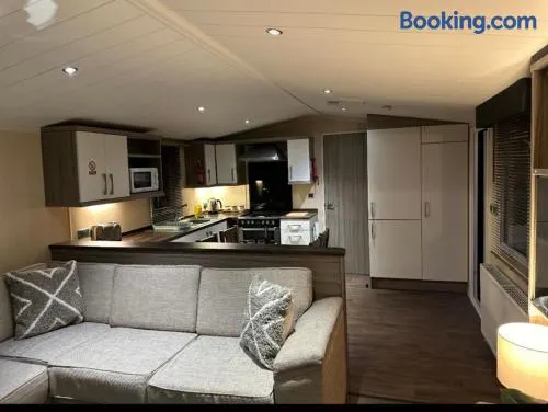 Luxurious 2 Bedroom Caravan - Image 1