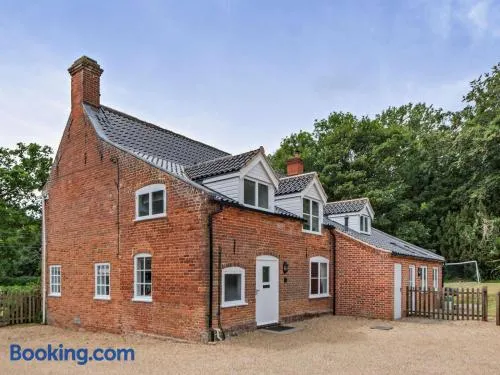 5 Bed in Norwich oc-56103 - Image 1