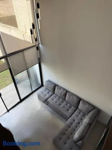 Casa moderna en Aguascalientes con AC, jardín y alberca en casa club - Image 1