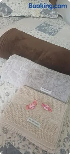 Suíte privativa em casa de família - ENTRADA INDEPENDENTE - a tranquilidade - conforto e privacidade que vc procura - super limpinha com cozinha em BARÃO GERALDO- perto de tudo e sossego total - Image 1