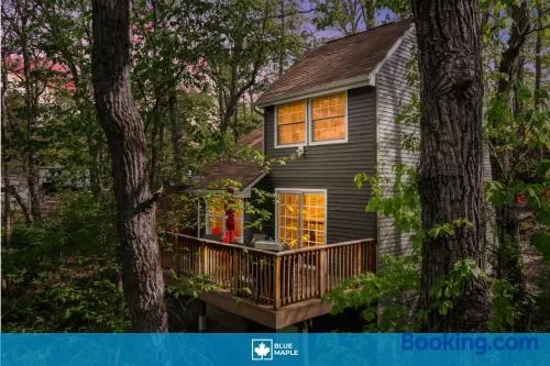 Cozy cabin w fireplace & fire pit - Image 1