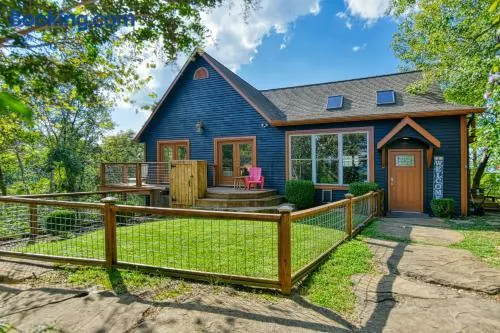 Sunset Cove Lakefront Luxury Lodge with Private Dock - Image 1