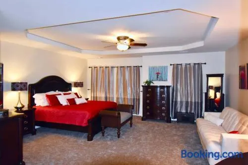 Luxury Townhouse with Oversized Master near Halcyon - Image 1
