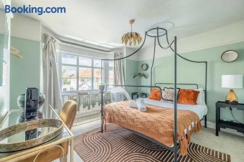 Super Cool Flats in Windsor with Parking and EV - Image 1