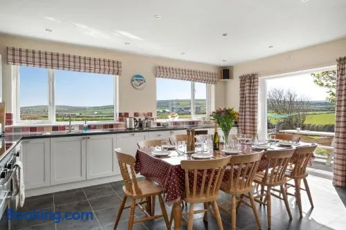 Spacious Home Private Parking & Garden Tintagel - Image 1