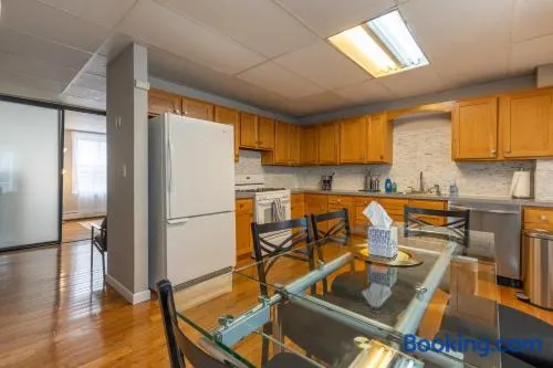 Central 3 Bed 1 Bath in Historic Building - Image 1
