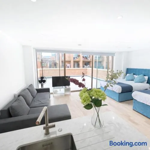 Greenstreet Apartment in London - Image 1