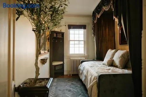 The Ashfield House - Close to Downtown Lancaster - Image 1