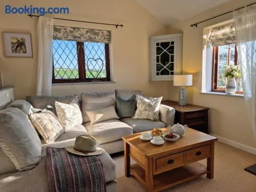 Lovely Little Garden Cottage, Tamar Valley, Cornwall - Image 1