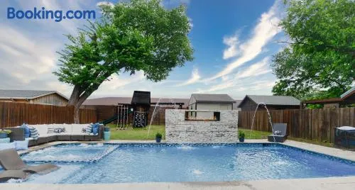 GORGEOUS 5-bd 4ba w Pool, Hot Tub, 2 kitchens, & Game Room Near Dallas Airports! - Image 1
