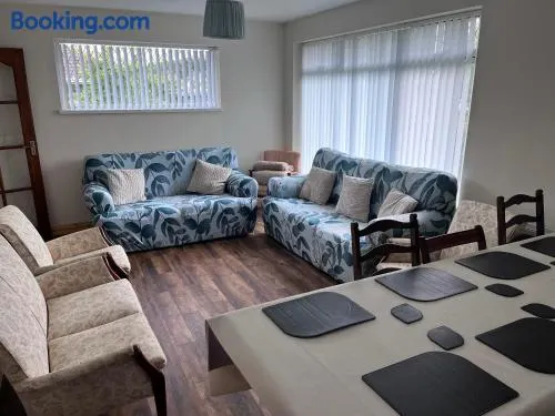 Spacious 5 double bed bedroom bungalow near Belfast - Image 1