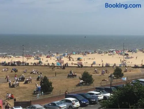 Pier Road Holiday Home - Image 1