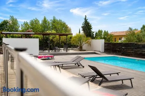 Studio tout confort avec piscine, terrasse et climatisation proche d'Aix en Provence - Image 1