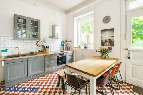 Großzügige Altbauwohnung in Bestlage - Image 1