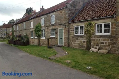 SUNNYSIDE COTTAGE HUTTON LE HOLE NORTHYORKSHIRe - Image 1