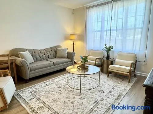 Luxury Condo Near NYC, MetLife & American Dream - Image 1