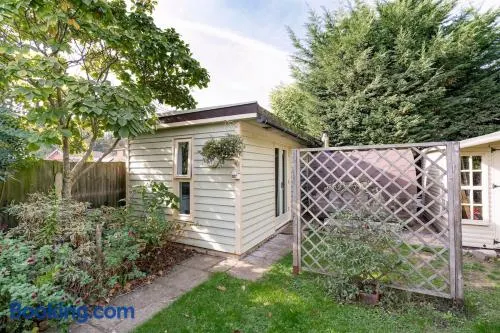 Garden room & en-suite shower with barrel sauna - Image 1