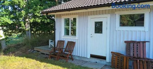 Saxemara med minikök och badrum - Image 1