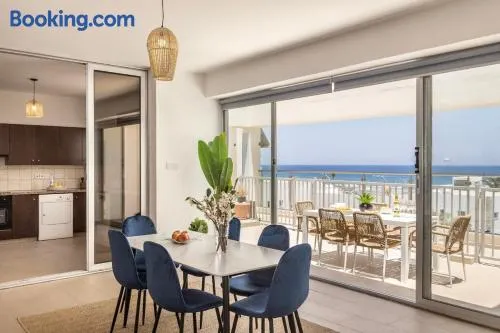 Fig Tree Penthouse 2 - Image 1