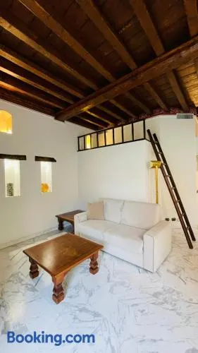 Charming flat, central and close to metro - Image 1