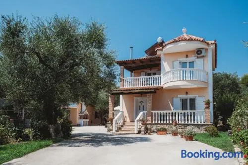 Villa Rosa 3 Bedroom with Sea View - Image 1