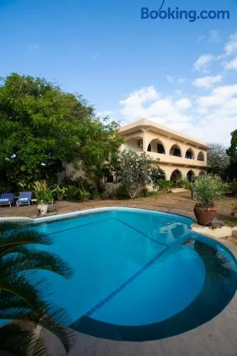 Maweni House - Beachfront, Pool, AC & Cook - Image 1