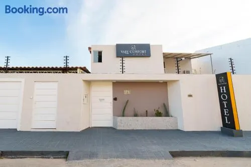 Vale Confort Hotel - Image 1