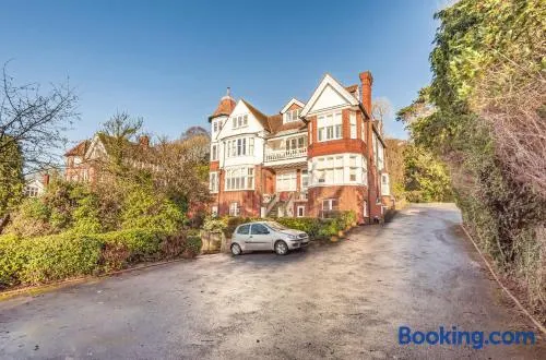 Riverside Mansion Flat - Image 1