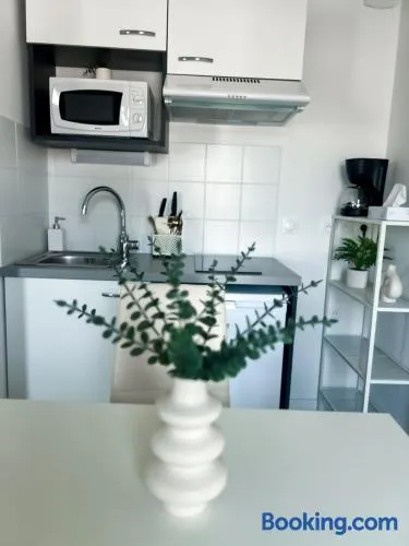 Equipped studio in Lormont and Free Parking - Image 1